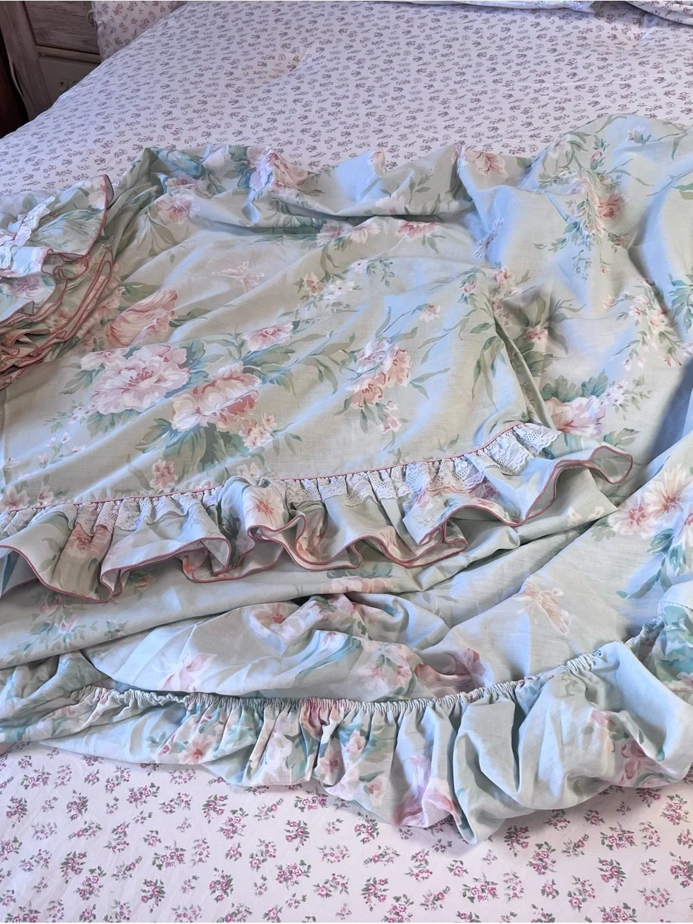 Vintage J.P. Steven’s Floral ruffled Lace Full Sheet Set